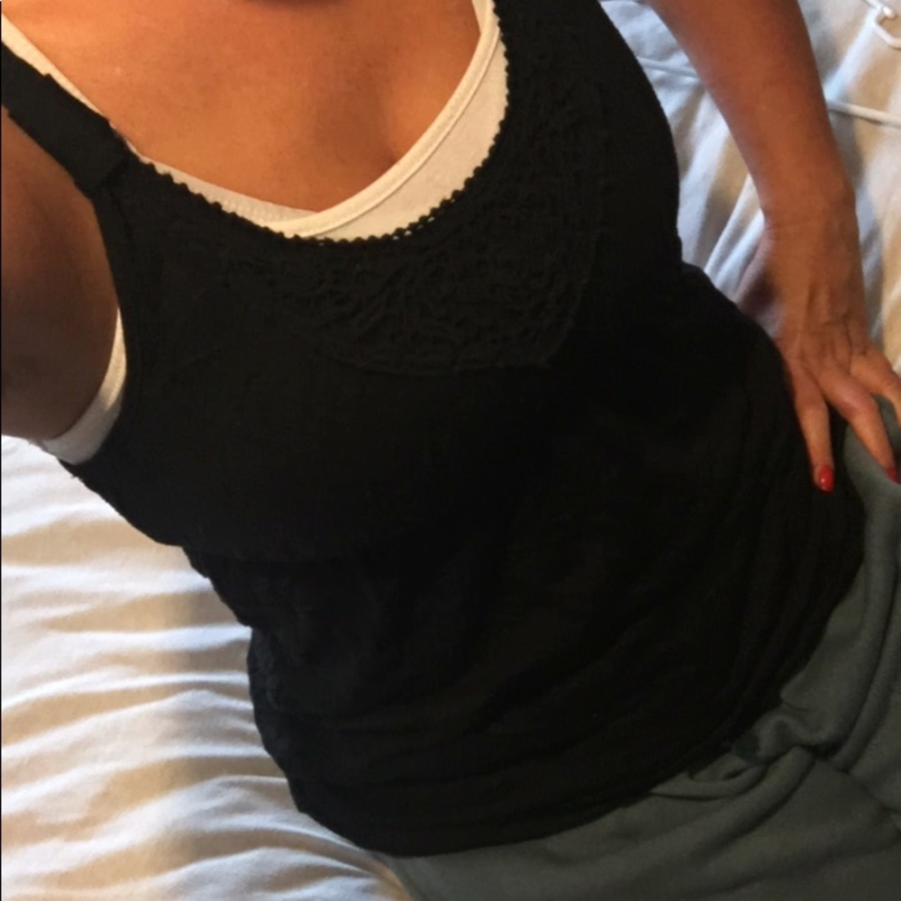 Black tank with white under shirt. - Picture 6 of 6